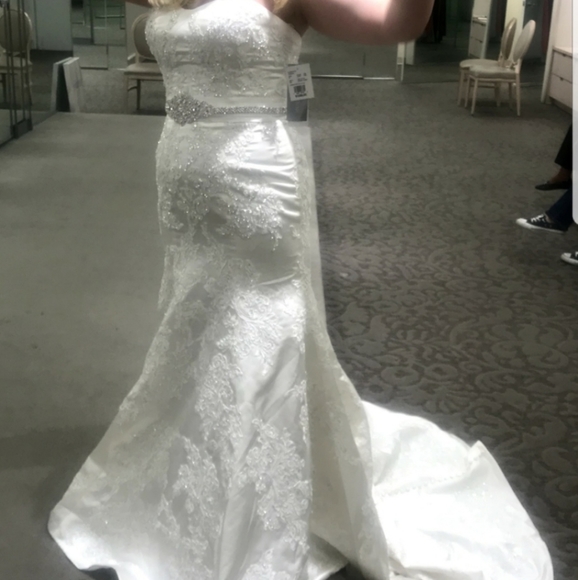 Oleg Cassini Satin Lace Strapless Wedding Dress! Never worn! Size 10 - Picture 10 of 13